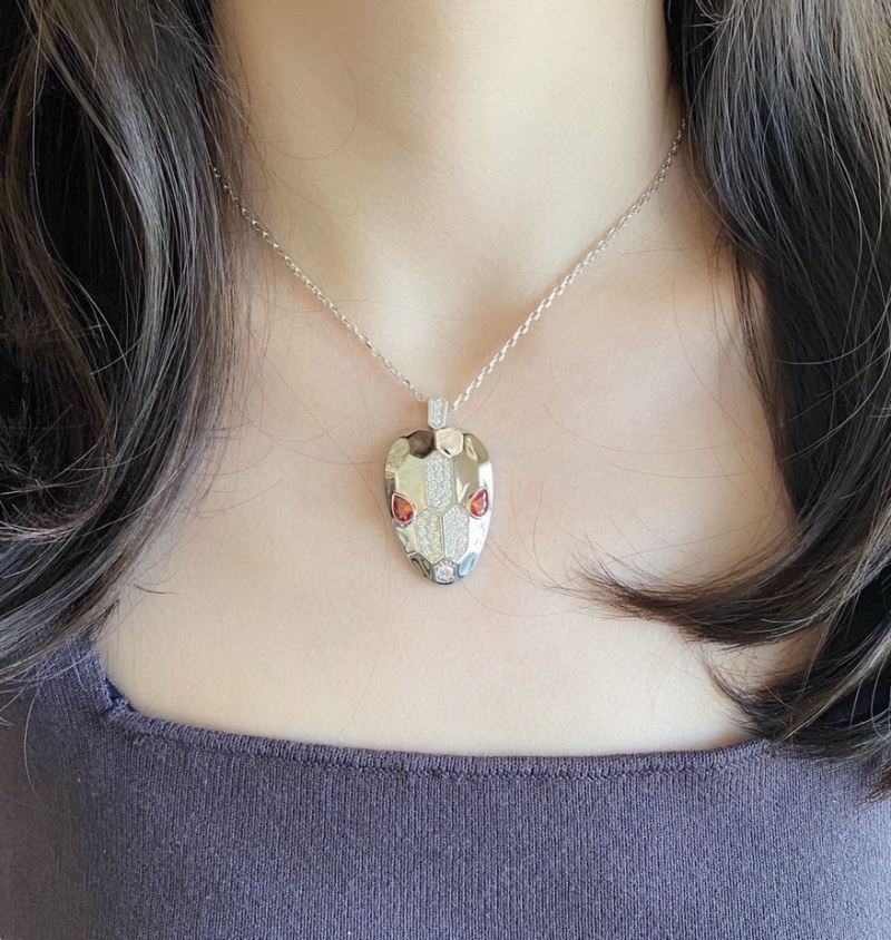 Bv1g*ai necklaces